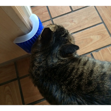 Load image into Gallery viewer, Cat Corner Massage Brush | designed to the living habits of your cat
